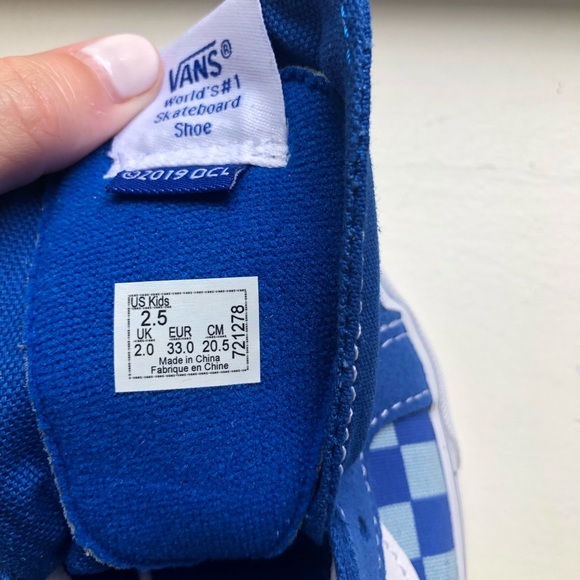 NWT youth Vans, size 2.5 - Picture 2 of 4